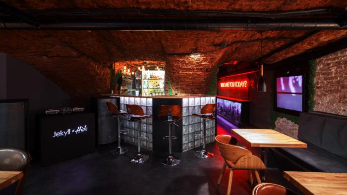 bar_jekyll_and_hide_photo_8