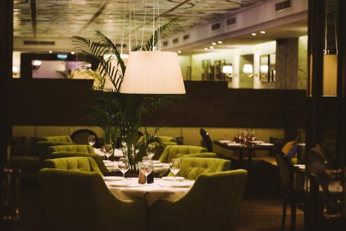 restoran_noz_sprava_vilka_sleva_photo3