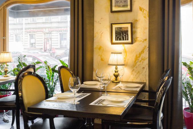 restoran_noz_sprava_vilka_sleva_photo2