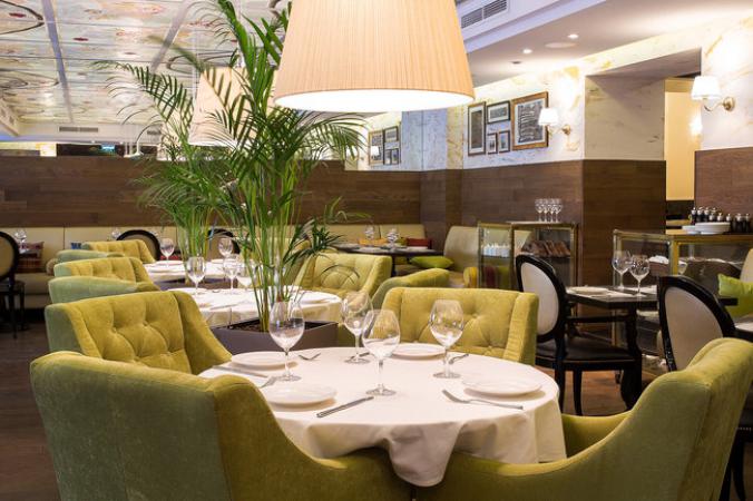 restoran_noz_sprava_vilka_sleva_photo1