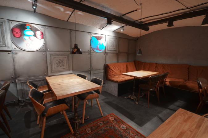 bar_jekyll_and_hide_photo_4